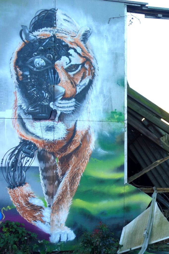 Cyborg Tiger Grafiti Aussenfassade Lederfabrik Knecht Elmshorn Ellas Schreibwelt